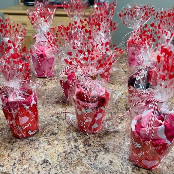 2/$10 VALENTINES CUPCAKE SOCKS❤️💝🩷 - Picture 11 of 13